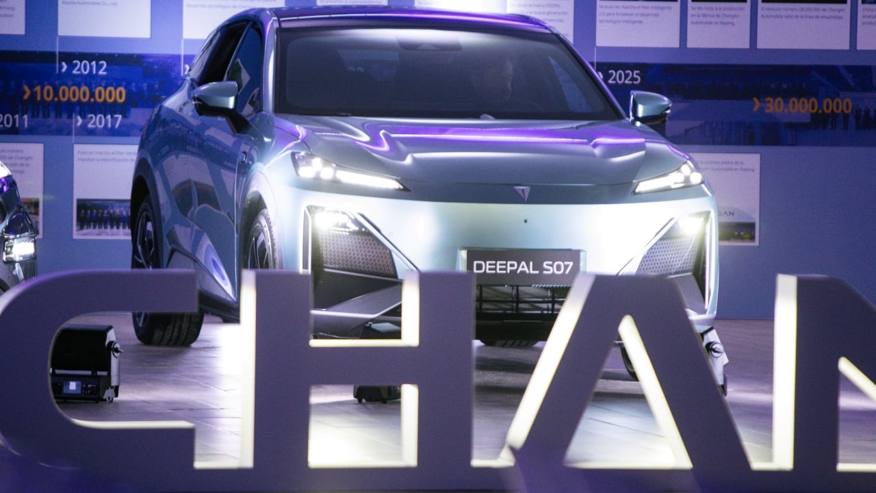 Changan prepara su golpe en París: el Deepal S07 híbrido enchufable y un Nevo Q06 con LiDAR