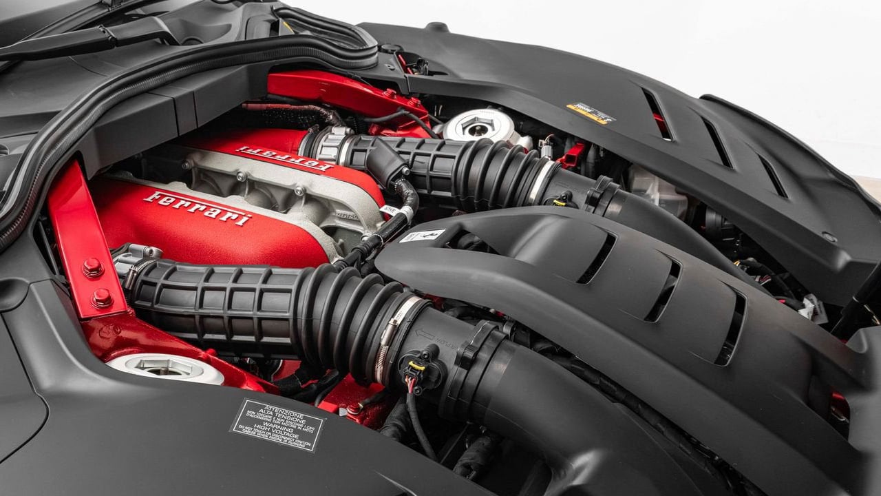 Ferrari reduce al 20 % su apuesta por el eléctrico y recupera una tecnología que parecía condenada a desaparecer