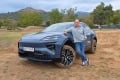 Este coche eléctrico no tiene ningún sentido, lo he probado y todavía no me explico cómo puede moverse así