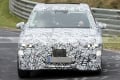 El nuevo Mercedes Clase E eléctrico se juega mucho para evitar otro EQE y ya rueda en Nürburgring