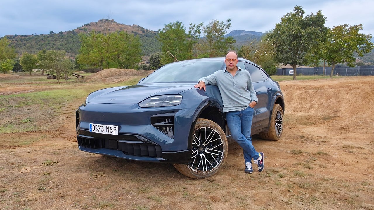 Este coche eléctrico no tiene ningún sentido, lo he probado y todavía no me explico cómo puede moverse así