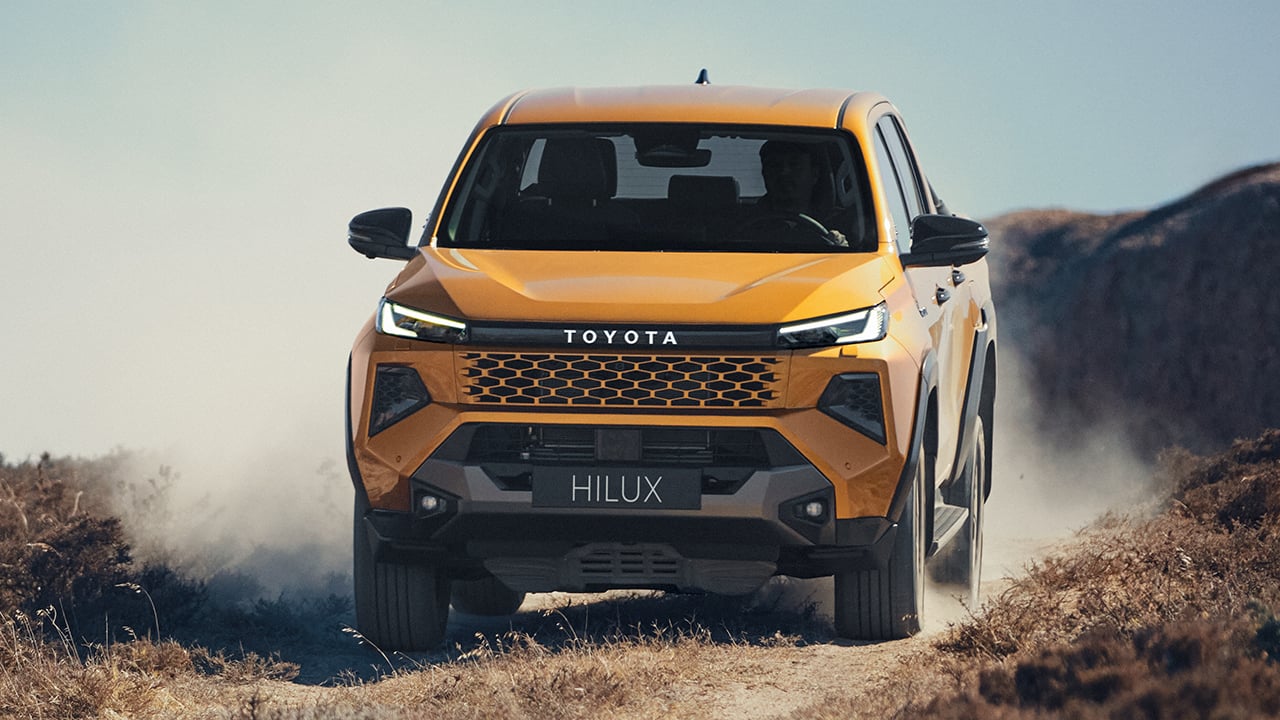 El nuevo Toyota Hilux diésel con etiqueta ECO ya tiene precio, llega la versión Hybrid 48V con 204 CV