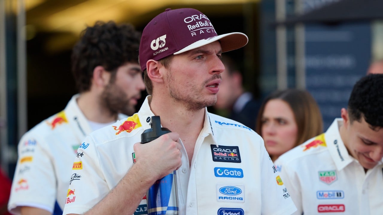 Verstappen responde al jefazo de Austin por los baches: «Lo invito a subirse a mi coche»