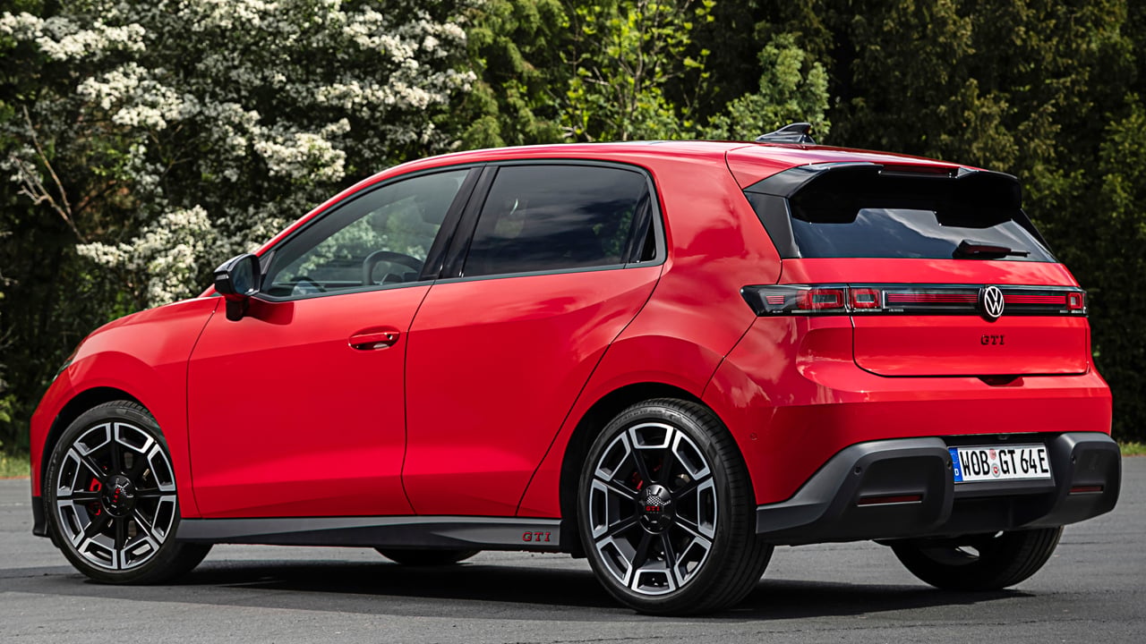 El Volkswagen ID. Polo GTI abre pedidos por casi 40.000 euros y el CUPRA Raval VZ le complica mucho las cosas