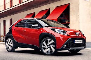 Muévete en la ciudad con la agilidad del nuevo Aygo X Cross
